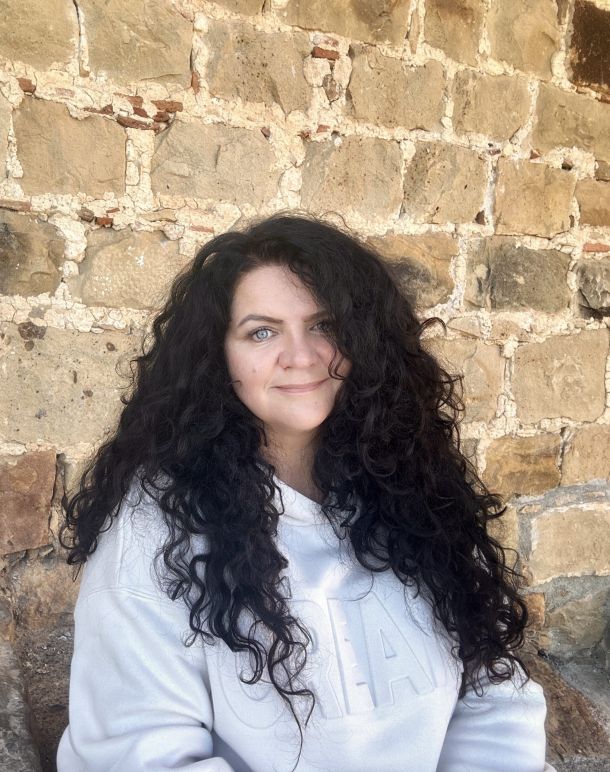 Контакт про автора